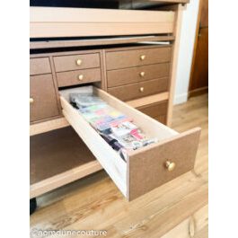 Table couture avec tiroirs rangements aiguilles