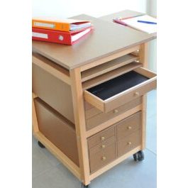 Petit bureau sur roulettes compact et élégant