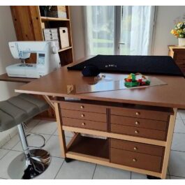 Table découpe couture Michèle Saint Yrieix sur Charente