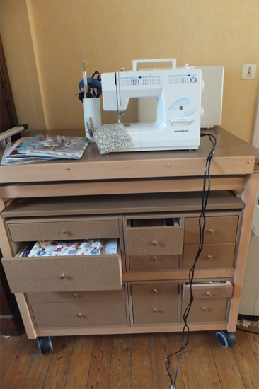 Meuble couture machine à coudre tiroir rangement tissus Morlaix
