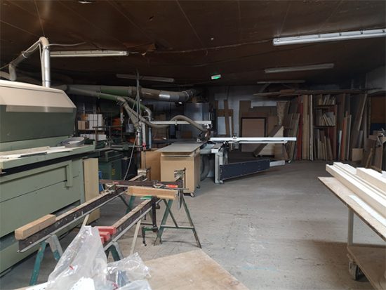 Atelier ébénisterie travail bois Auboi yvetot gare machines