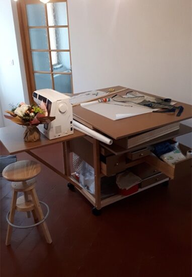 Meuble atelier couture table découpe rouleau papier patron Ranville