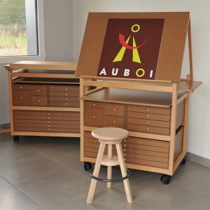 Auboi meubles atelier et tabouret atelier Auzebosc