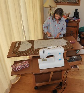 Petit meuble atelier couture table découpe