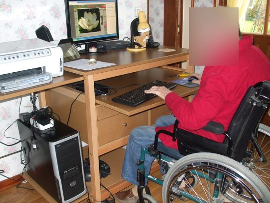 Bureau adapté fauteuil roulant handicapé yvetot